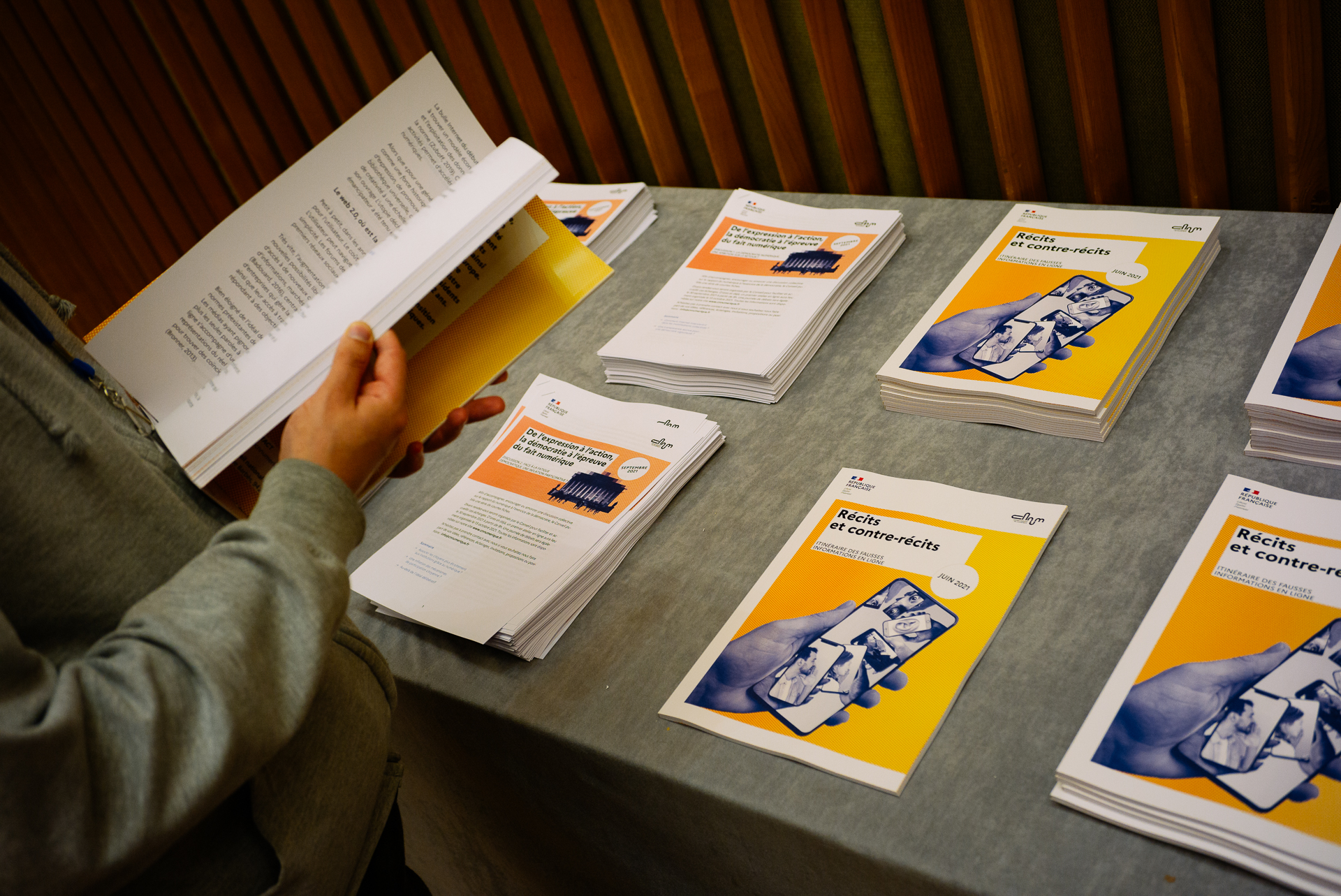 Photo dossiers fausses informations