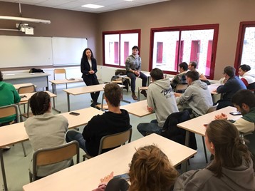 Olga Kokshagina et Jean-Baptiste Manenti échangent avec des étudiants de l'Agrocampus 64