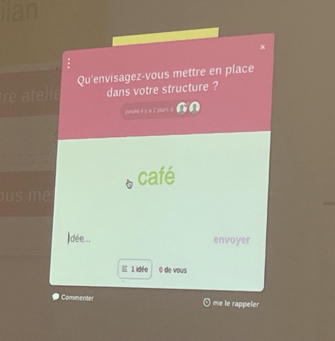 Sondage collectif indiquant "qu'envisagez-vous mettre en place dans votre structure ?", avec la réponse "café"